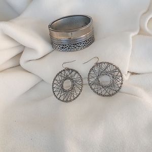 Silvertone 8" Bracelet and Earrings Set